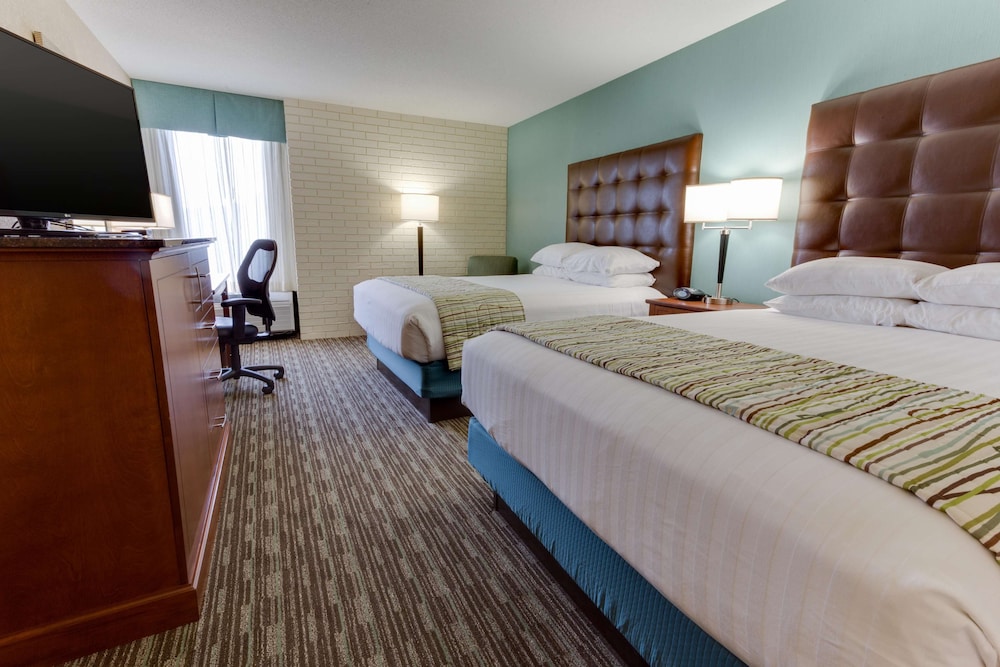 DELUXE, 2 QUEEN BEDS