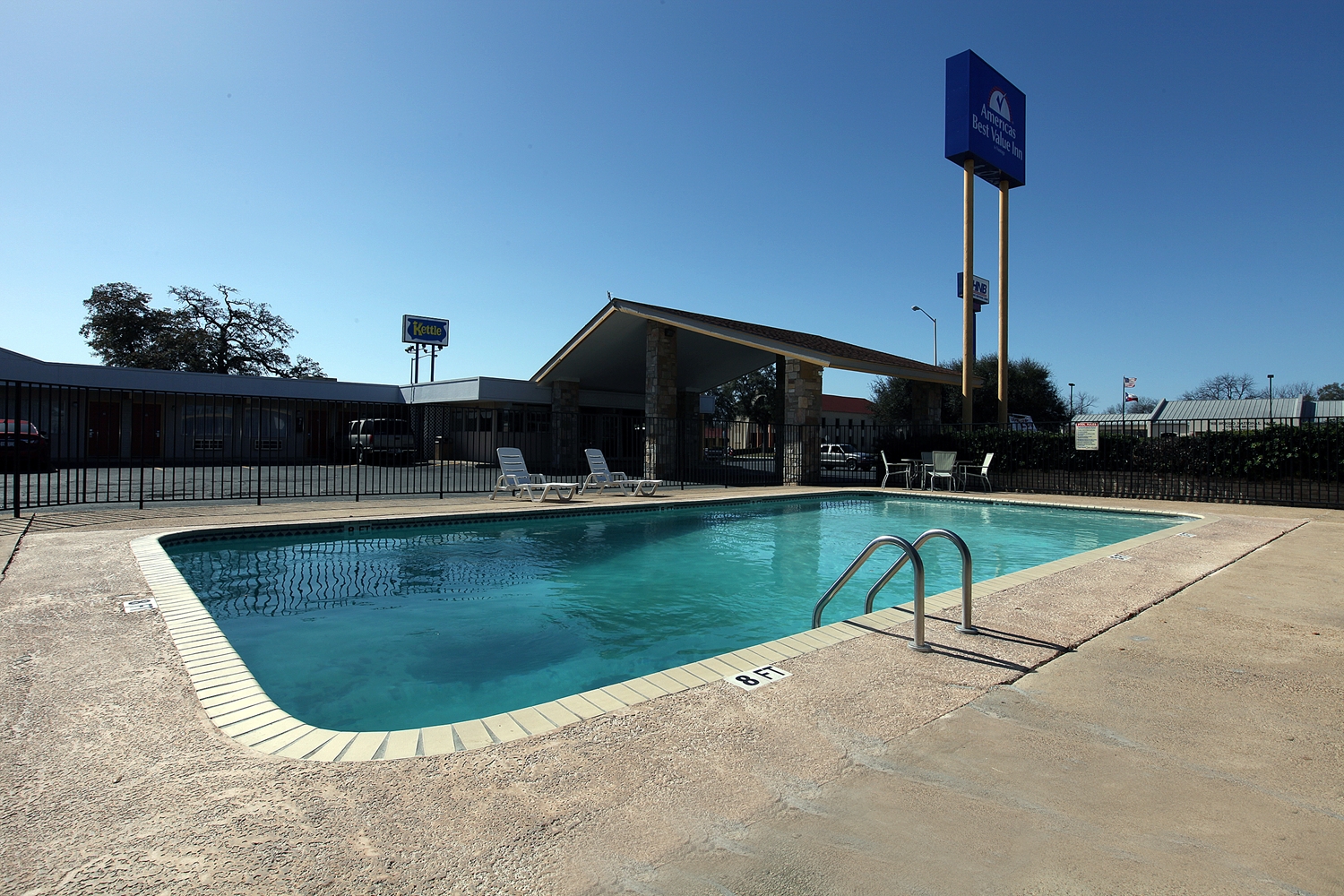 Americas Best Value Inn Uvalde 30/31