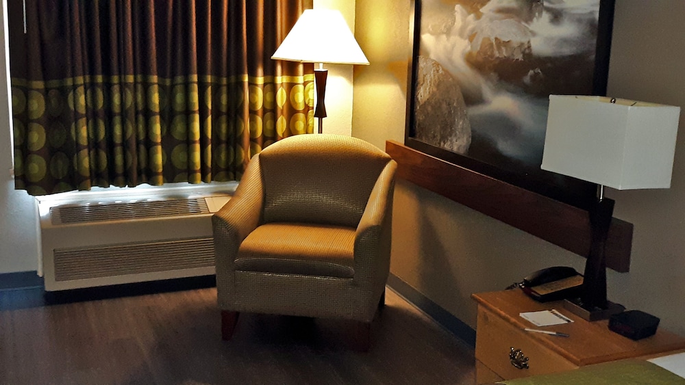 Super 8 by Wyndham Fort Chiswell Wytheville Area 26/33