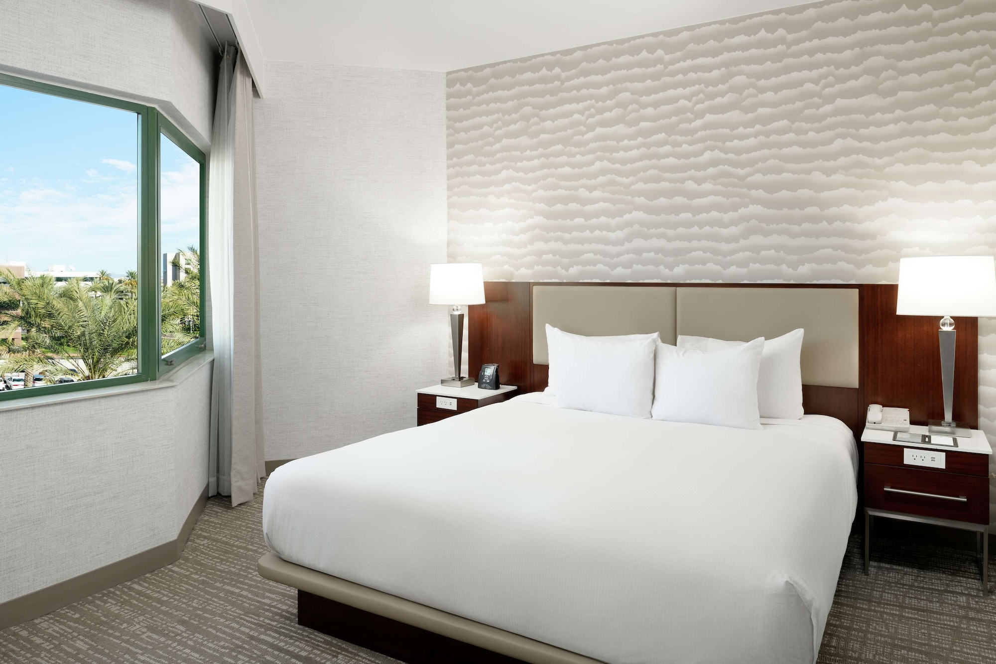 1 BEDROOM, PREMIUM, SUITE, KING BED, SOFA