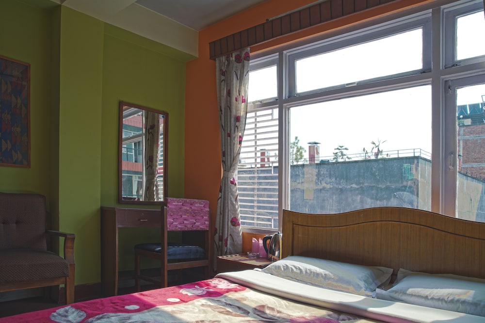 Hotel Discovery Inn 32/49