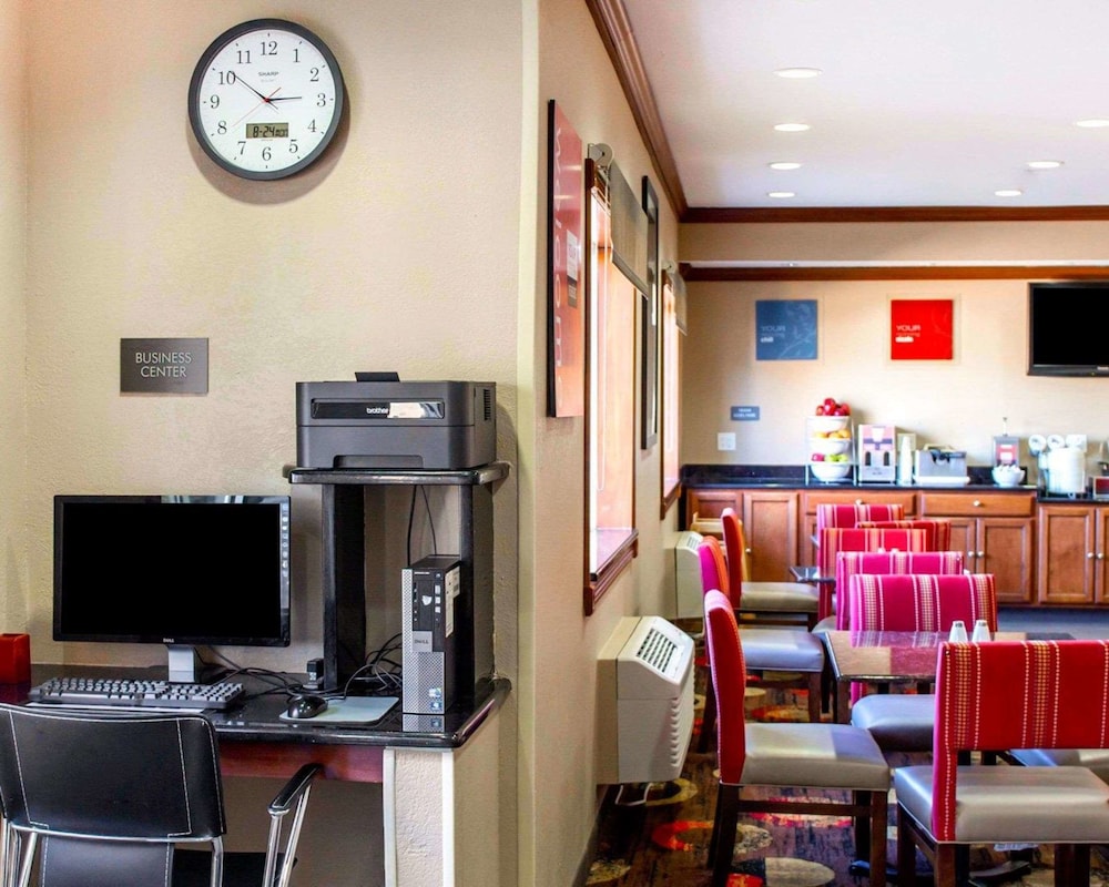 Comfort Inn and Suites Coralville 42/49