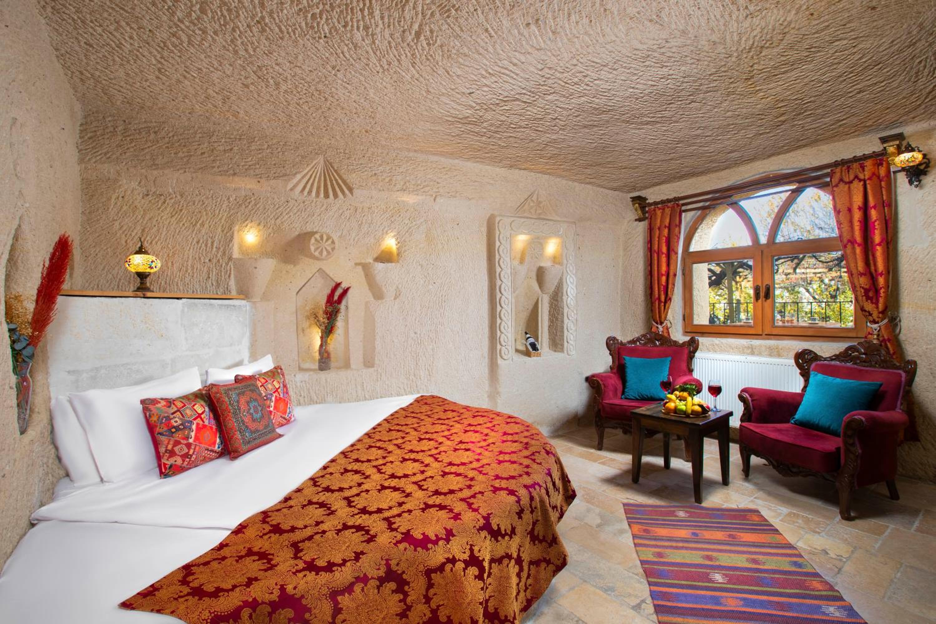 Cave, Deluxe, Suite
