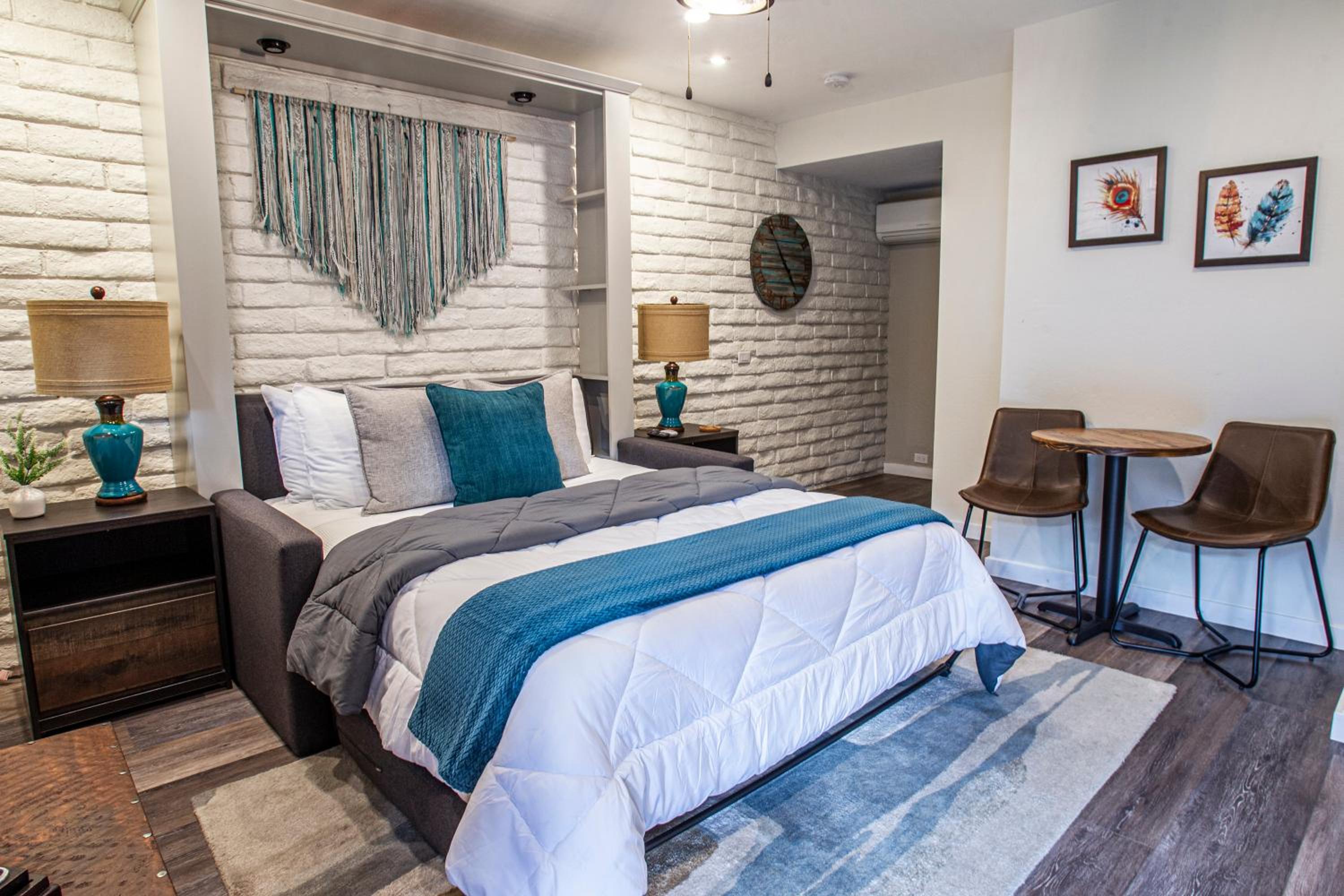 Room, Queen Murphy Bed, Pool View