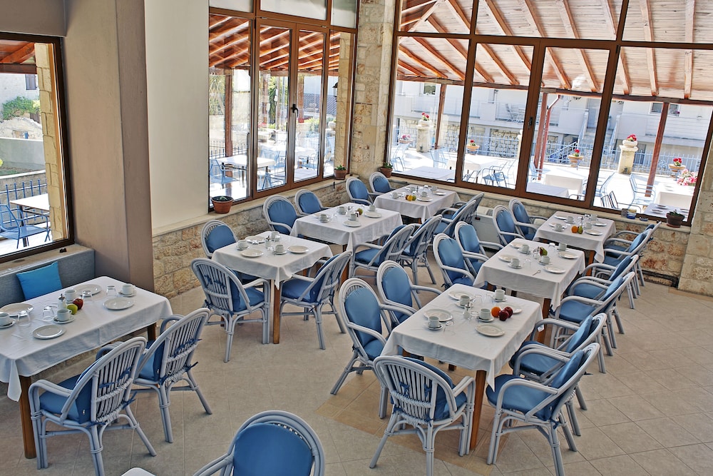 Stratos Hotel 26/32