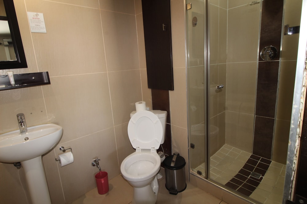 Alcazaba Lodges 45/50