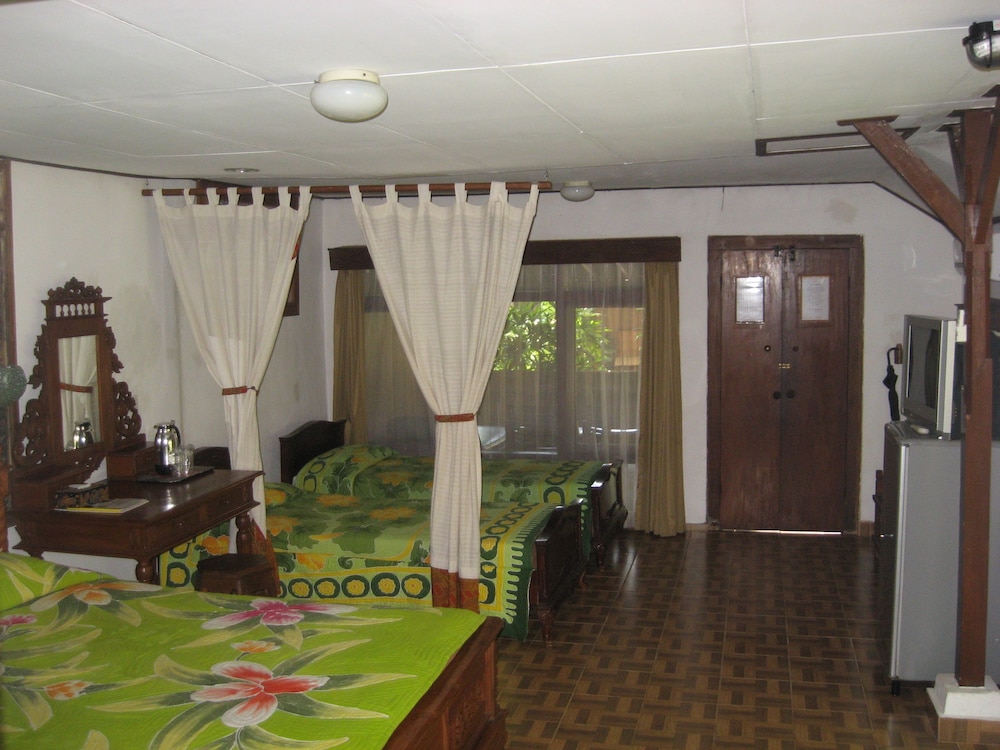 Gazebo Beach Hotel 7/50