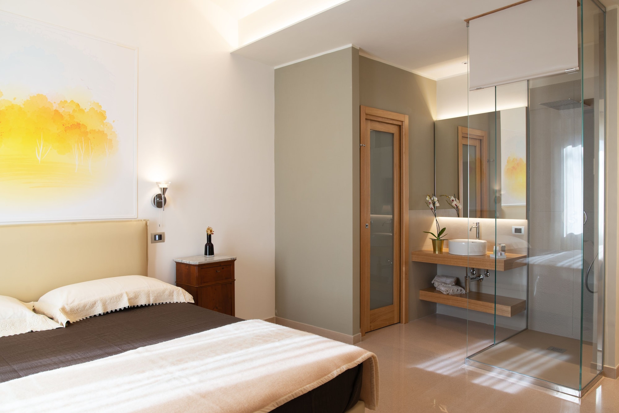 DELUXE, DOUBLE BED