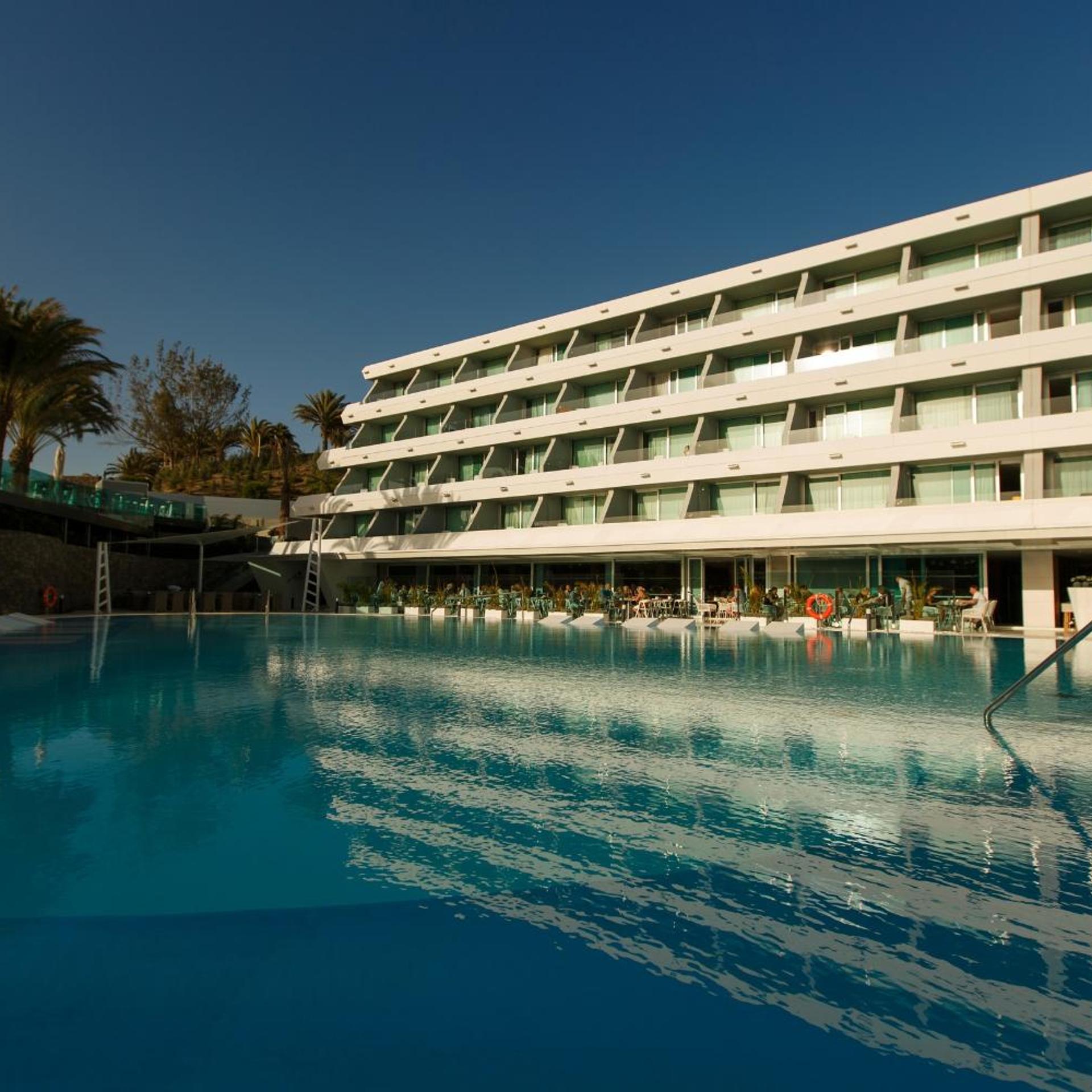 Santa Monica Suites 4/53