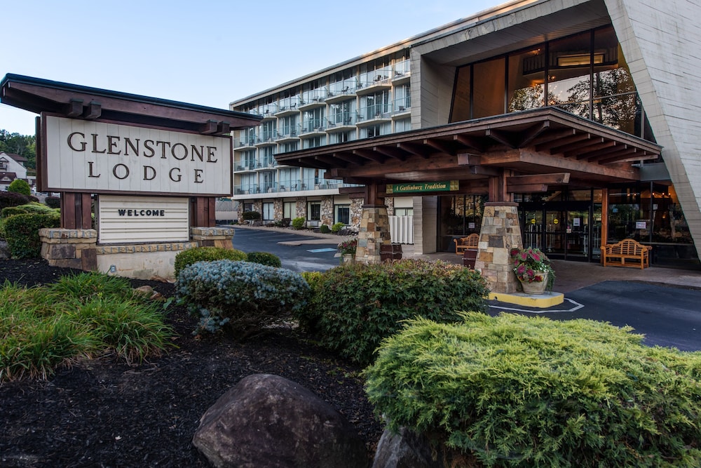Glenstone Lodge 6/56