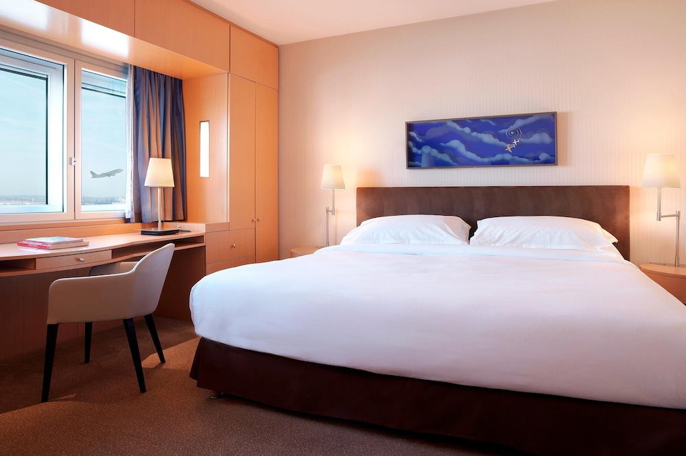 Sheraton Paris Charles de Gaulle Airport Hotel 6/33