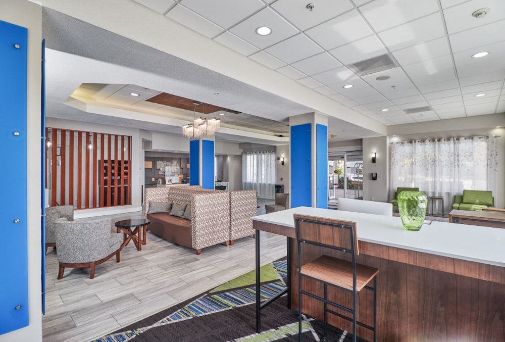 Holiday Inn Express Hotel Suites Clearwater Us 19 N 52/71