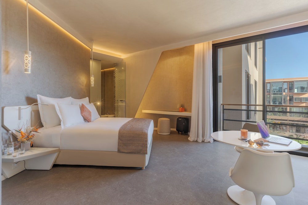 Avenue, Standard, Twin Beds, City View