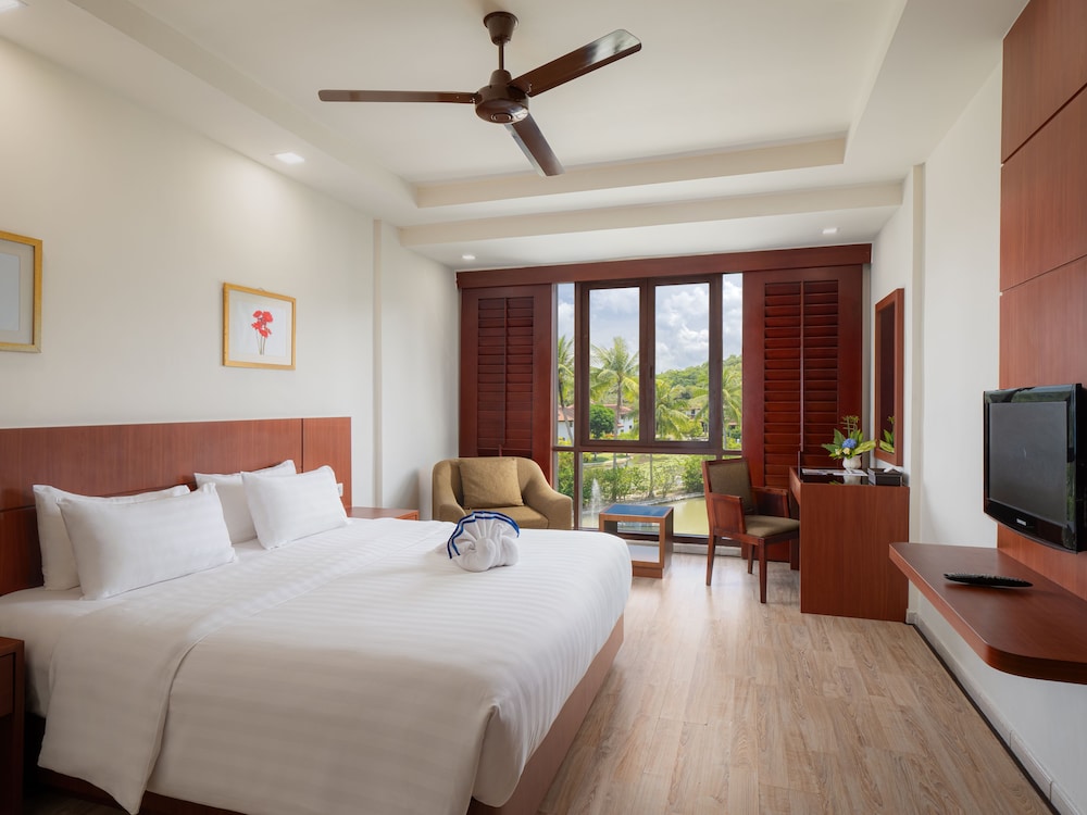 Nirwana Resort Hotel 26/74