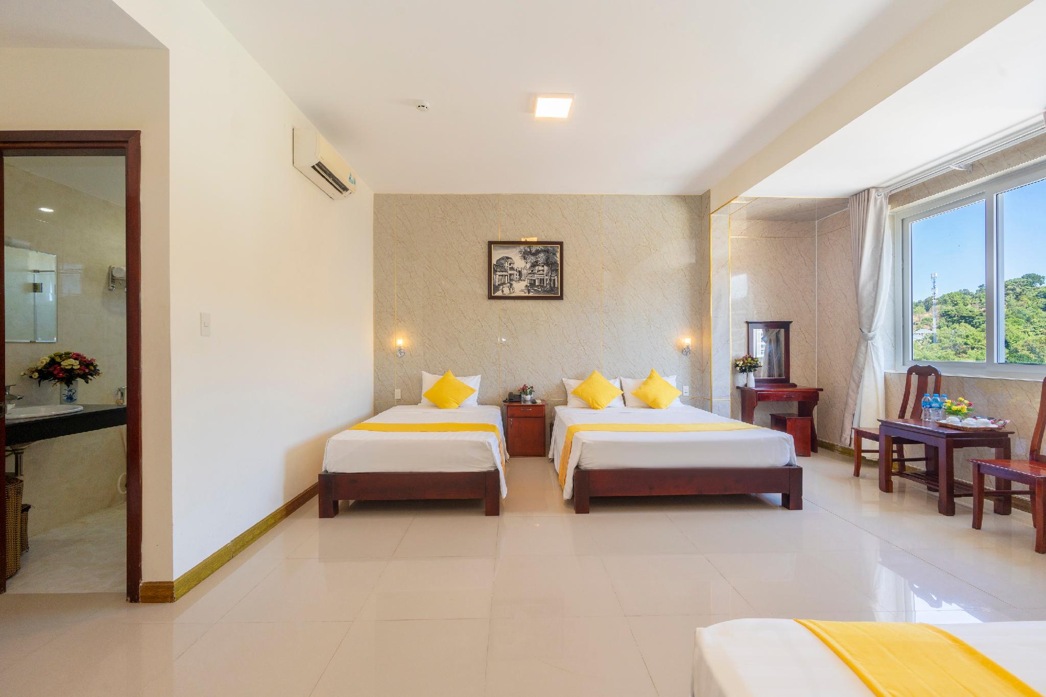 Gold Beach Hotel 15/93