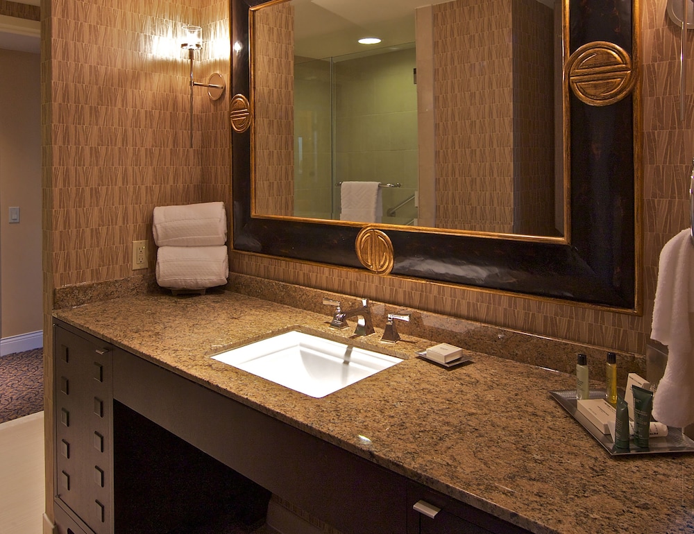 Hilton Anatole 48/90