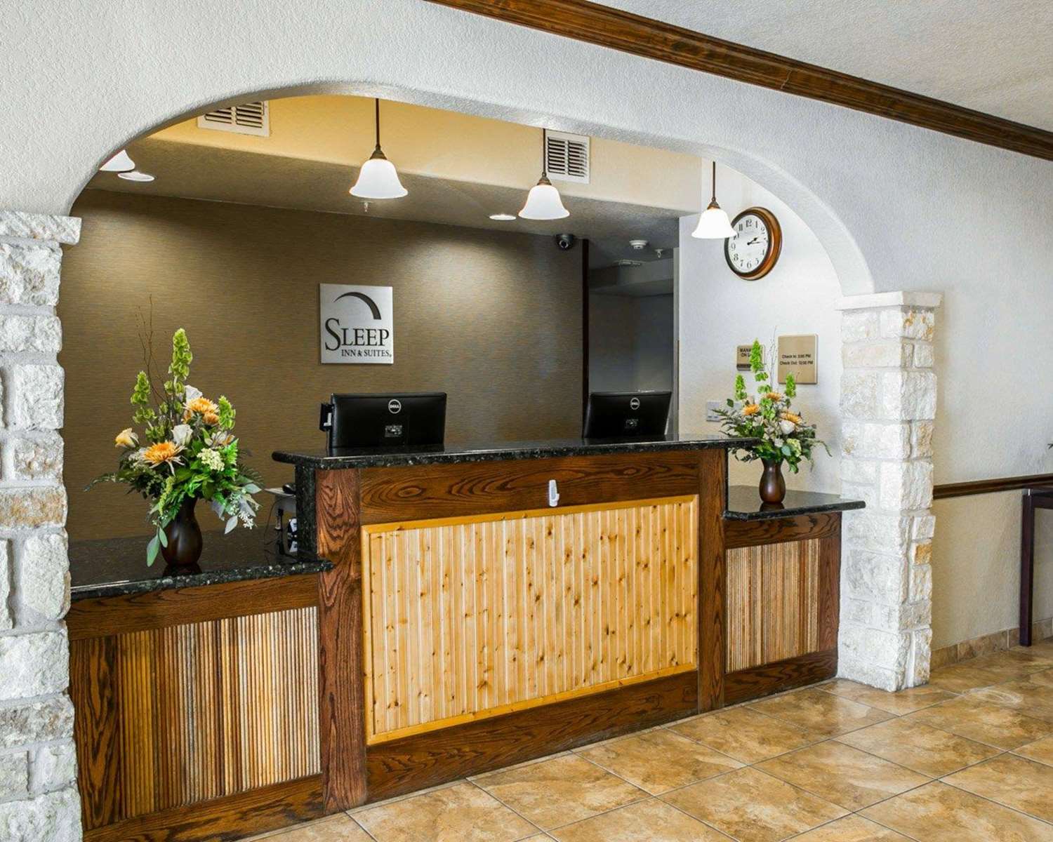 Sleep Inn & Suites Gonzales near Palmetto State Park 8/50