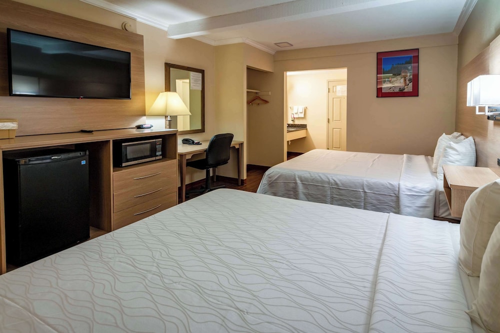 Standard, 2 Queen Beds