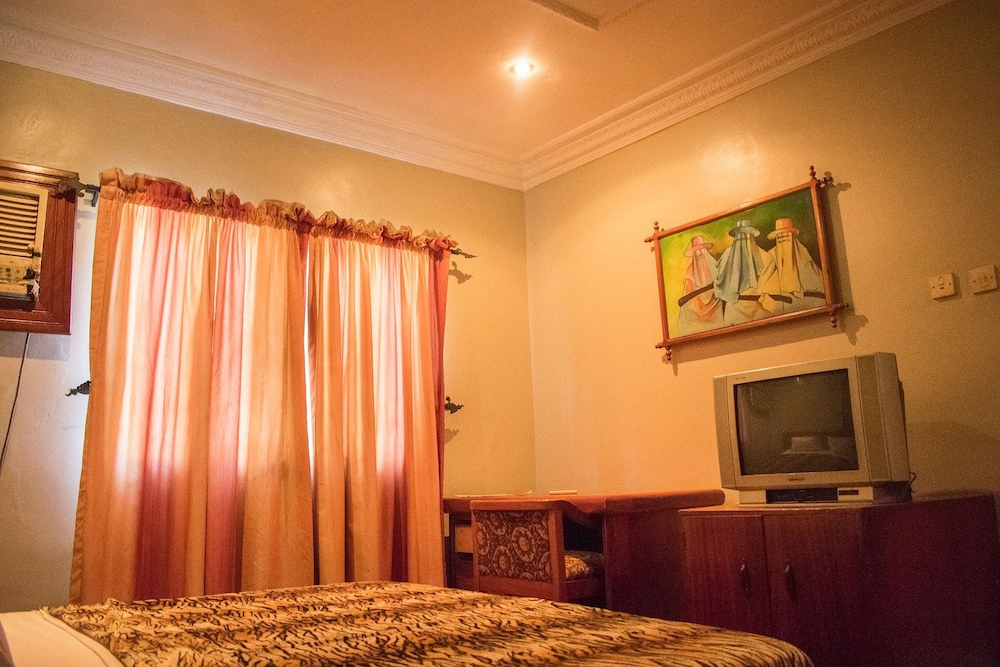 Chelsea Suites Limited 22/28