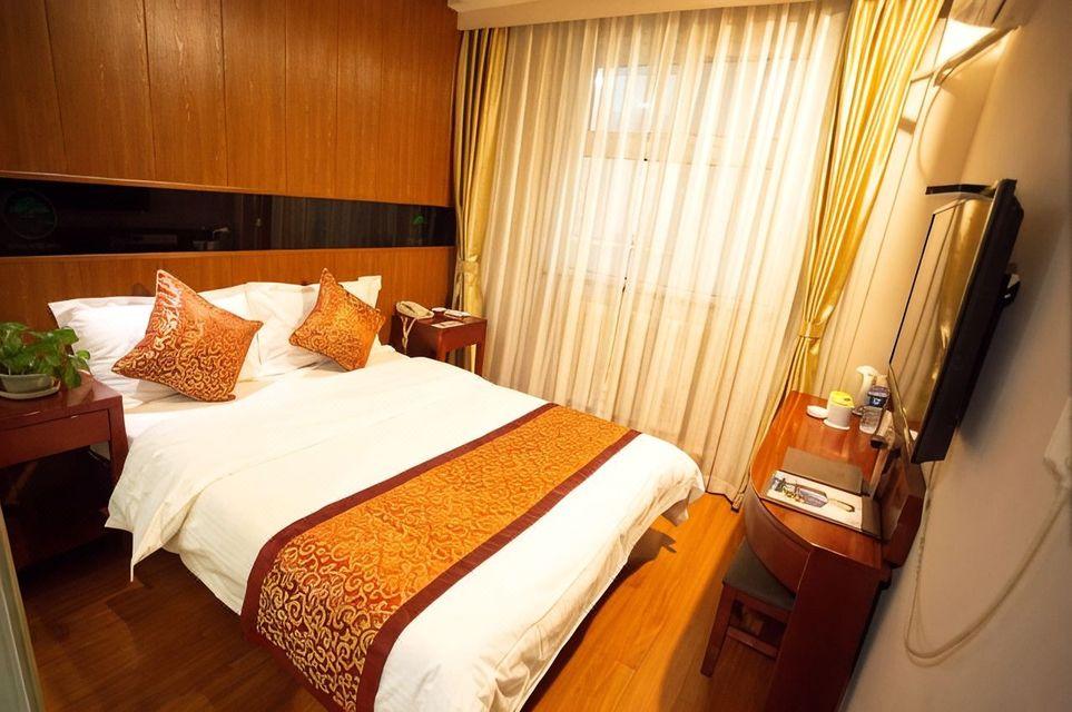 ROOM, QUEEN BED