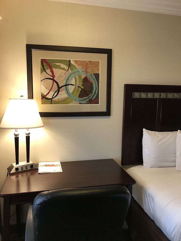 Oak Tree Inn 23/44