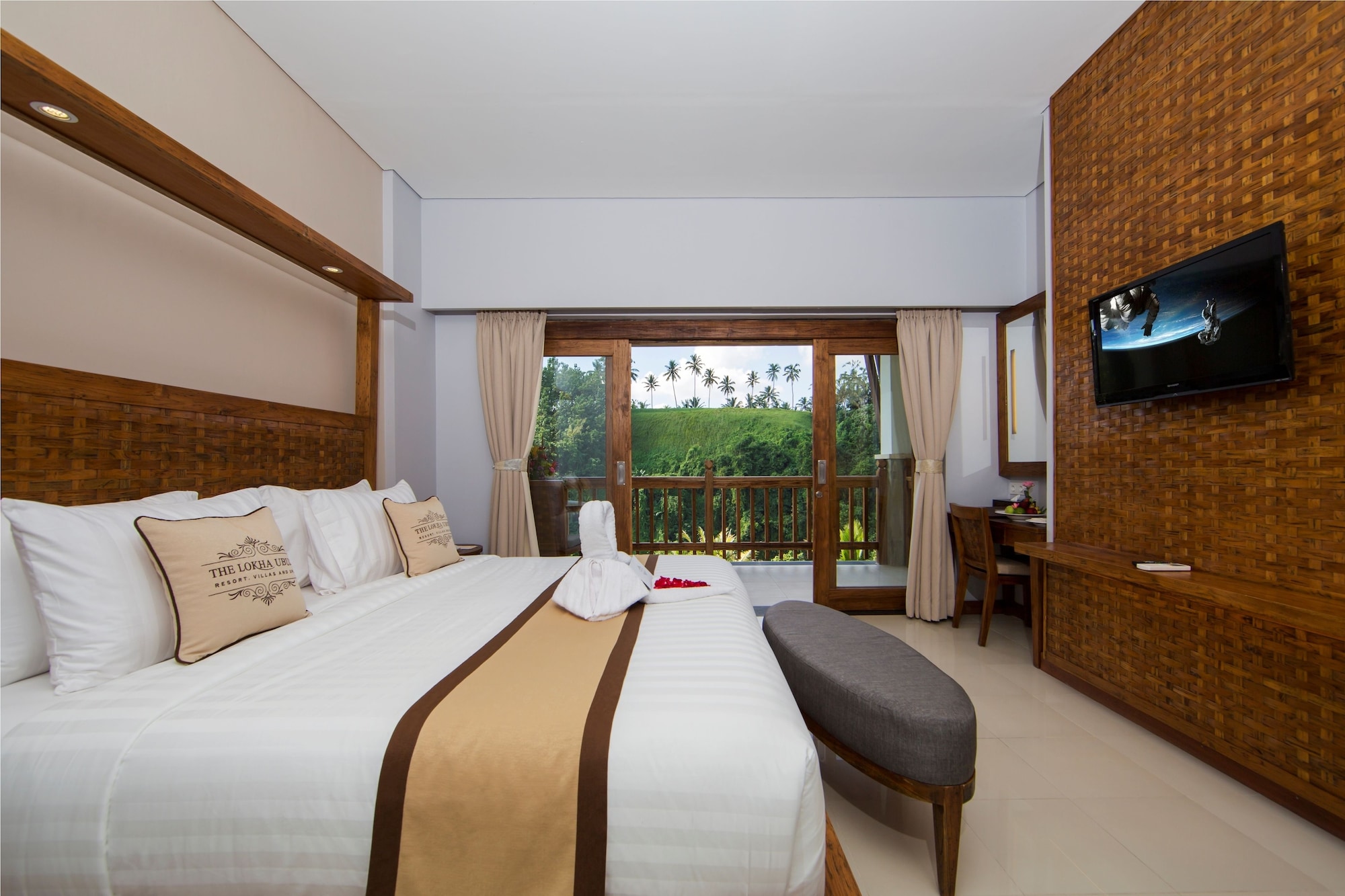 suite, valley view