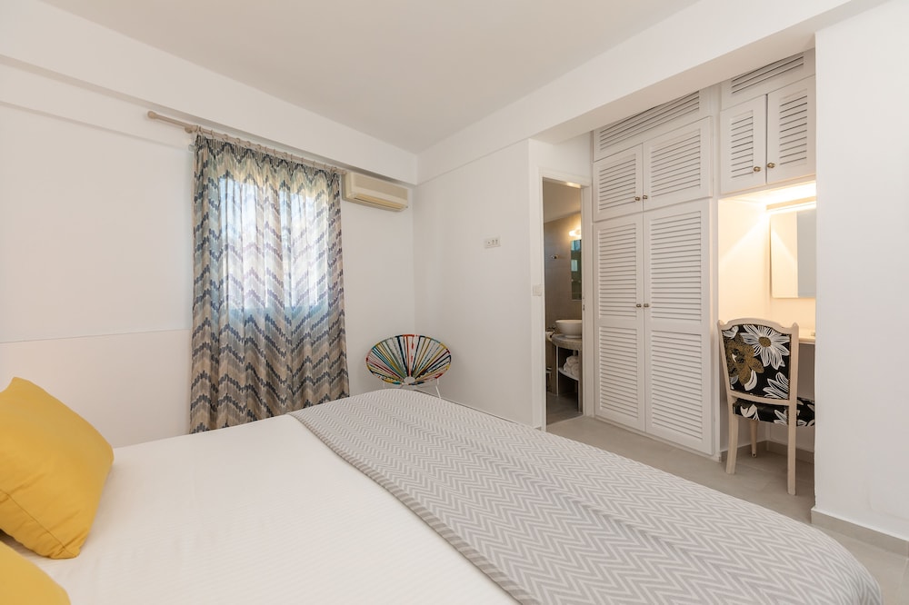 Nikolas Hotel 18/64
