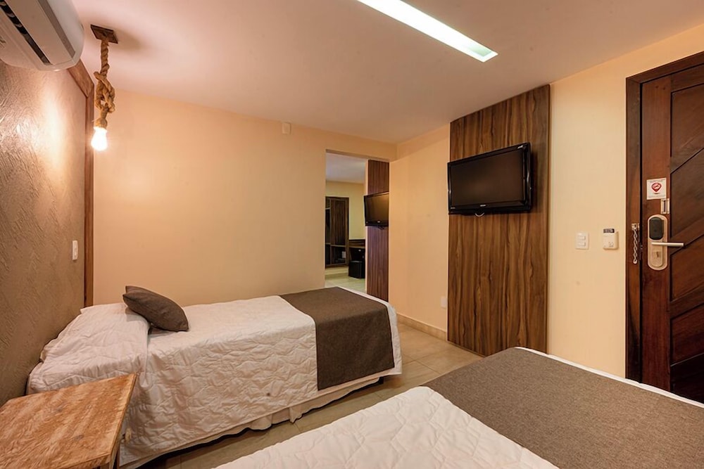DELUXE, TRIPLE, PARTIAL SEA VIEW