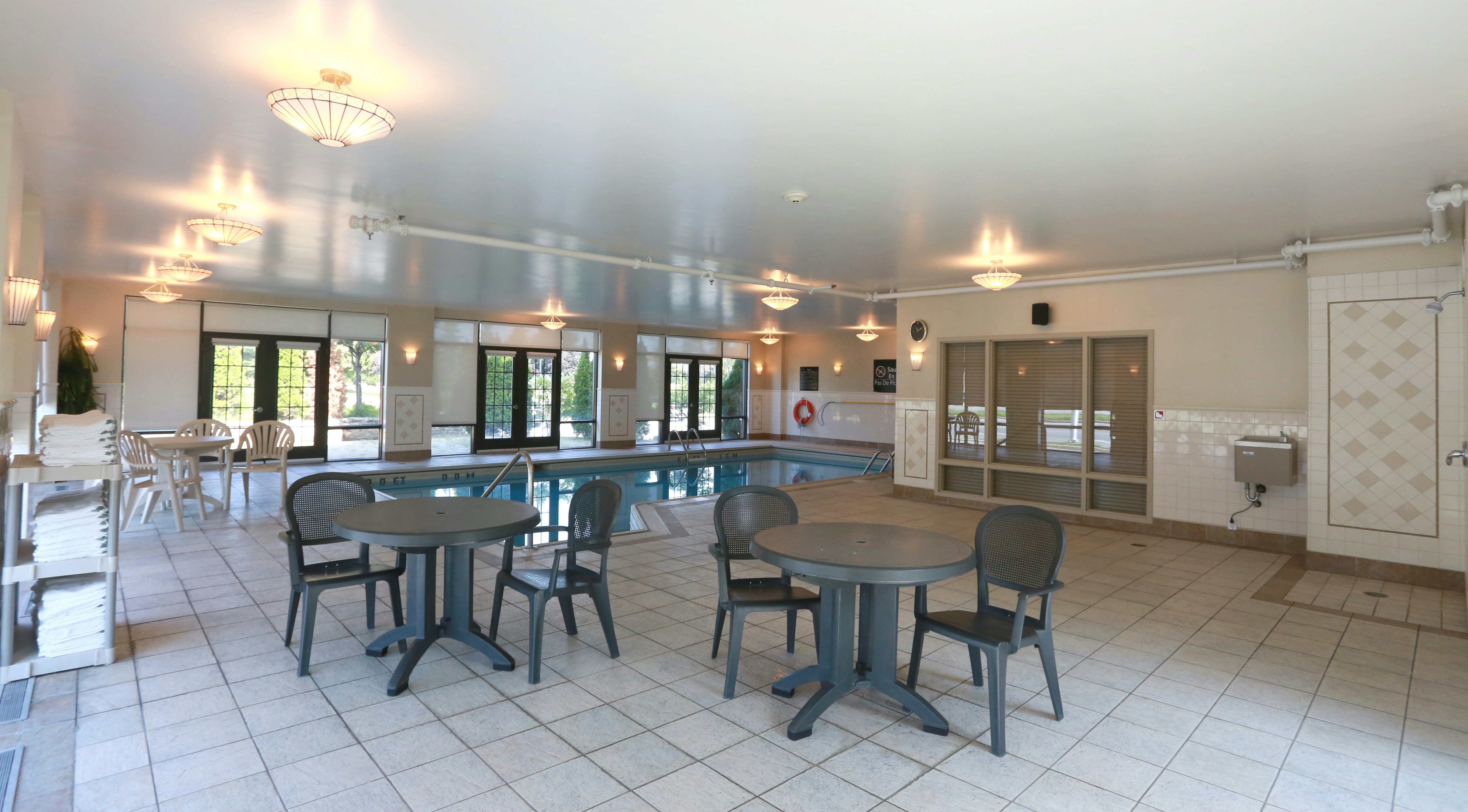 Hampton Inn and Suites by Hilton Laval 57/71