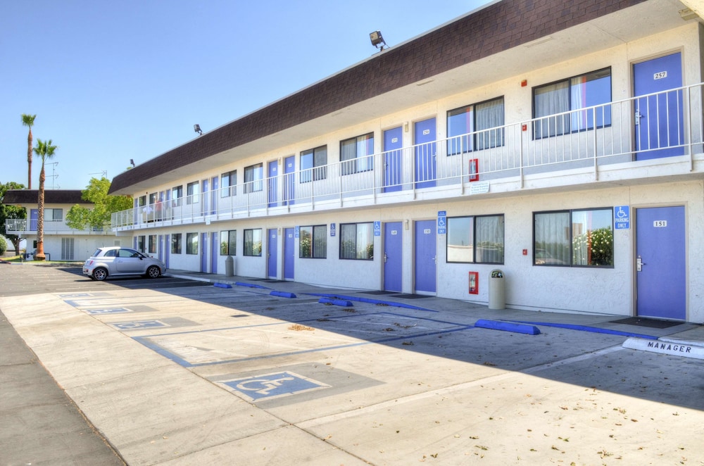 Motel 6 Santa Nella, on i-5 24/32