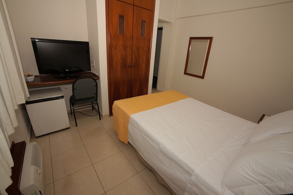Laparos Hotel 13/24