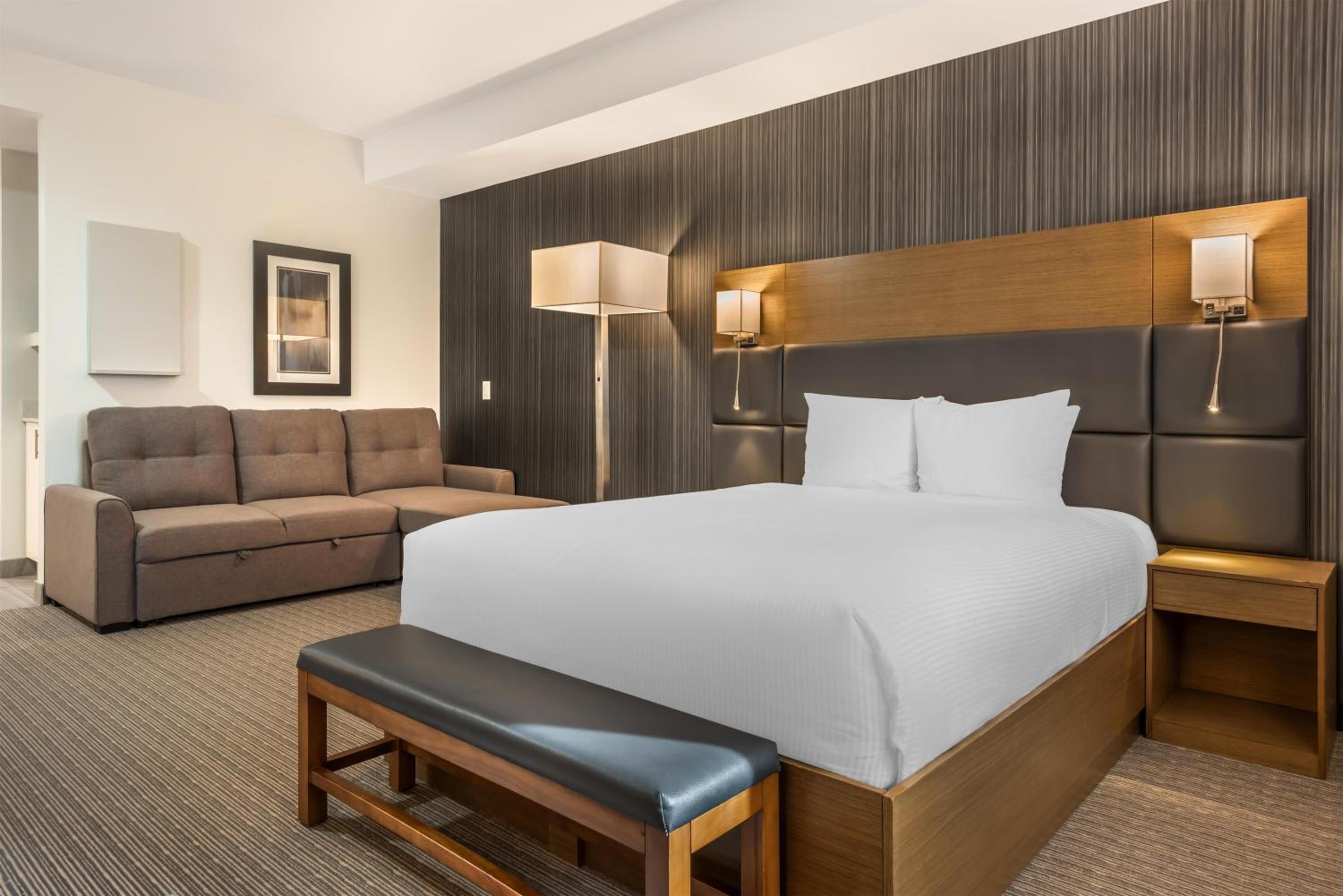 So, Queen Bed, Kitchenette, Accessible