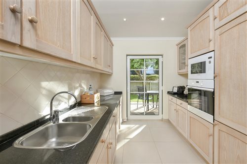 2 Bedrooms, Town House
