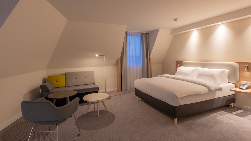 HOLIDAY INN EXPRESS AND SUITES POTSDAM 24/58