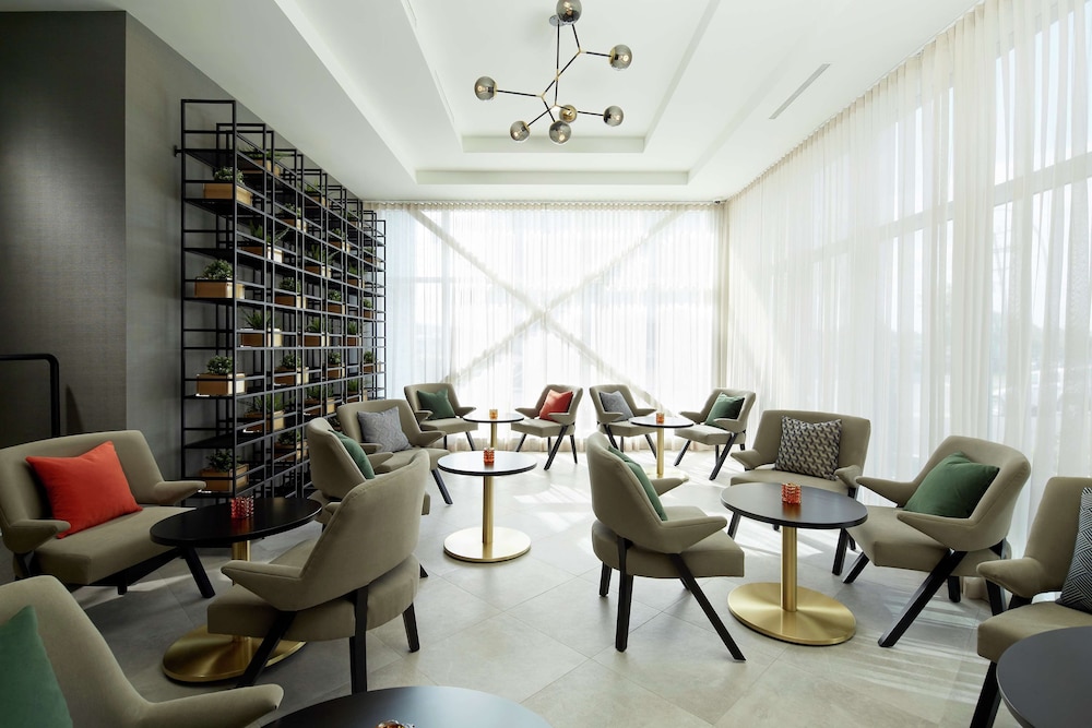 Doubletree by Hilton Montreal Airport 38/44
