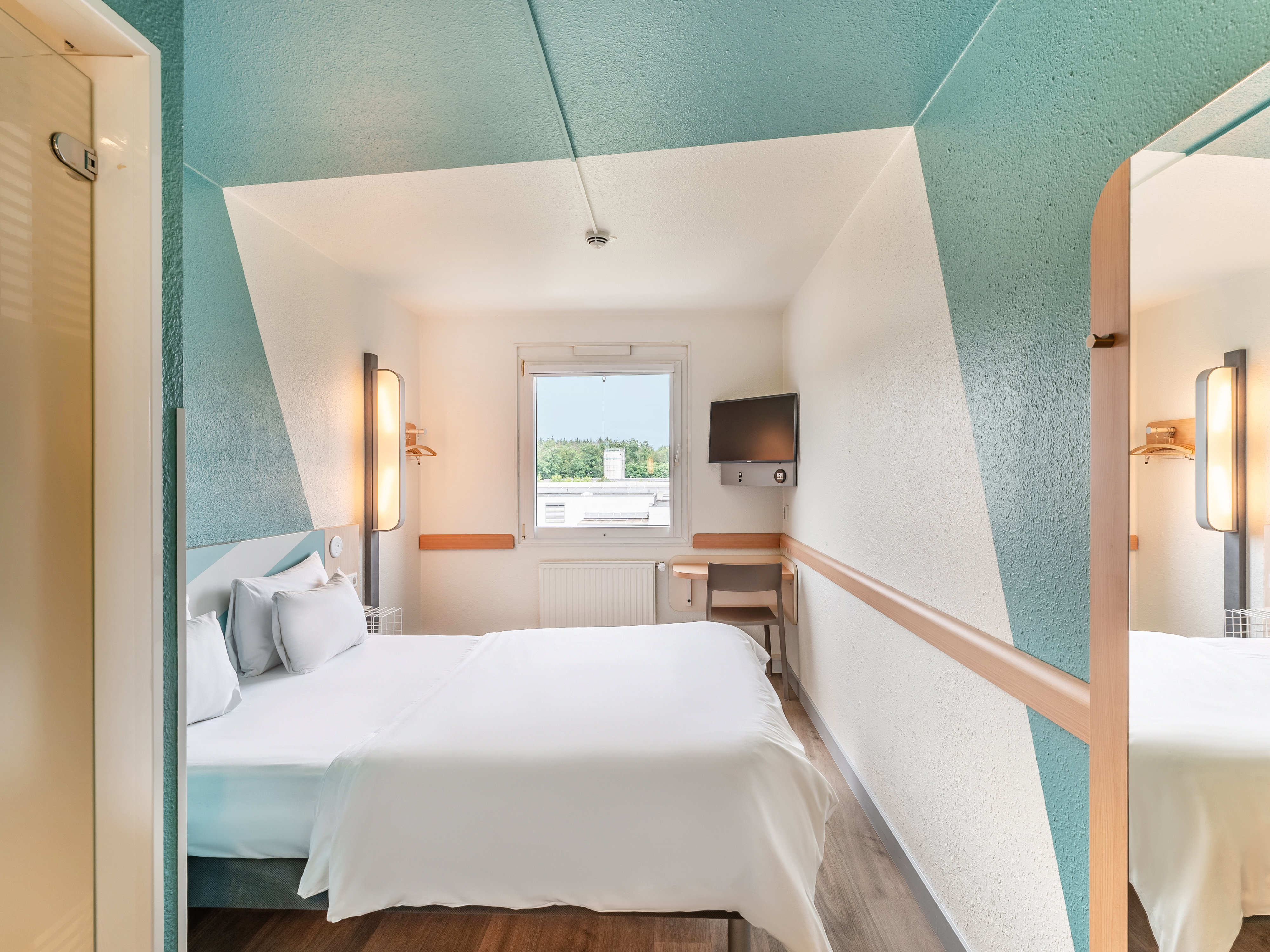 B&B HOTEL Freiburg-West 32/32
