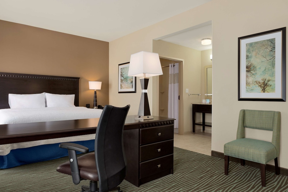 Hampton Inn & Suites Parkersburg Downtown 19/45