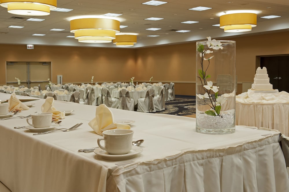 Grand Royal Hotel O Hare Chicago 24/27