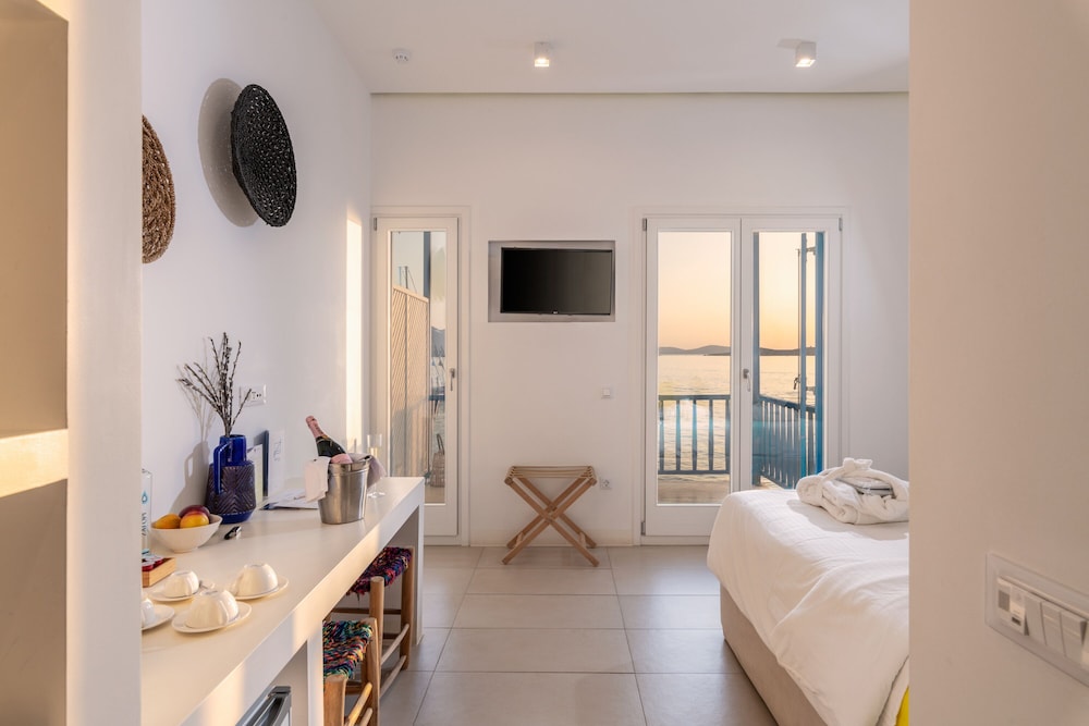 Bluetopia Suites 26/42