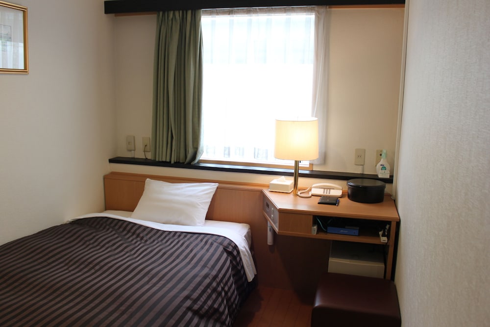 Osaka Castle Hotel 24/73