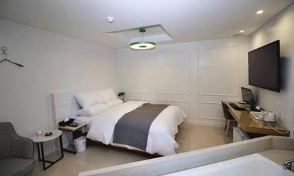 Room, Double Bed