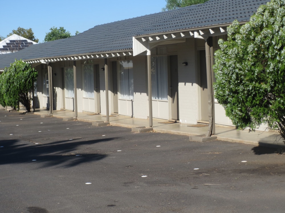 Coachman Hotel Motel 42/47
