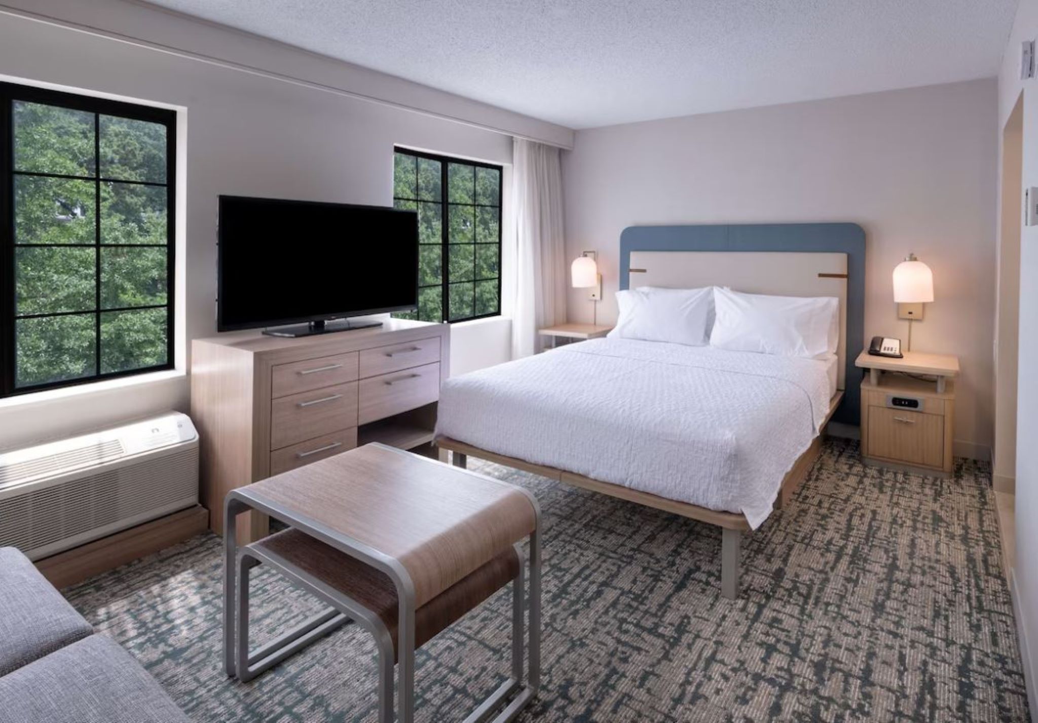 1 BEDROOM, SUITE, QUEEN BED, LAUNDRY