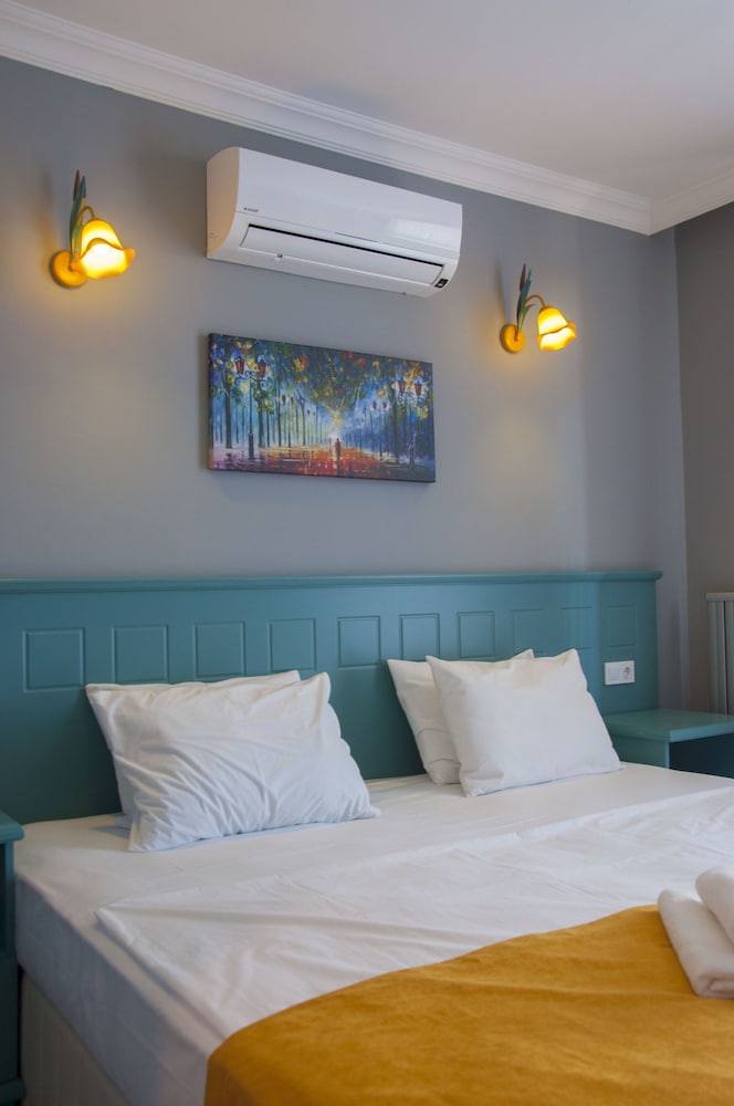 Room Room Motel 11/32