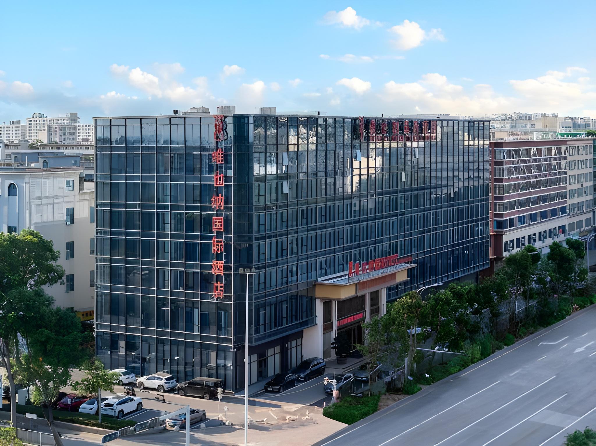 Vienna International Hotel (South Gate of Shenzhen International Convention and Exhibition Center) 8/39