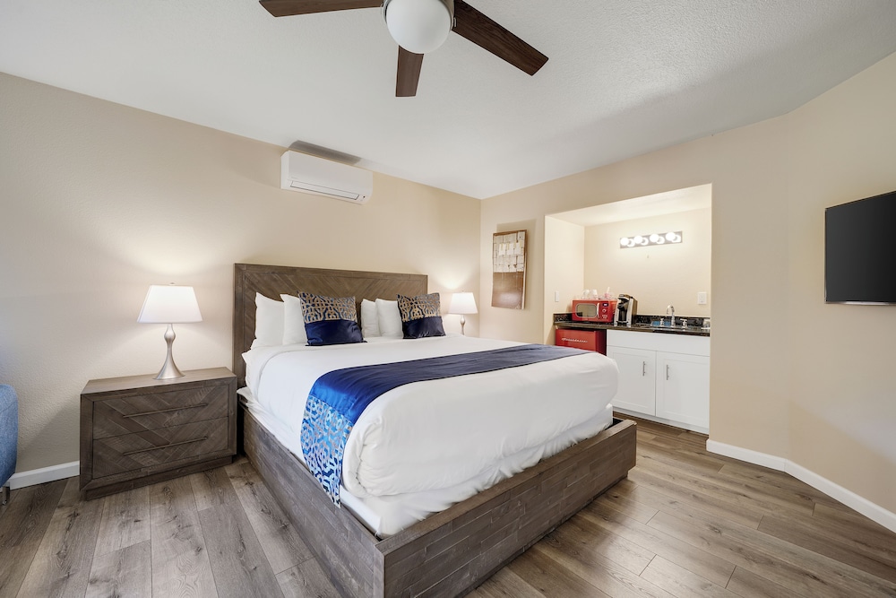 Standard, King Bed