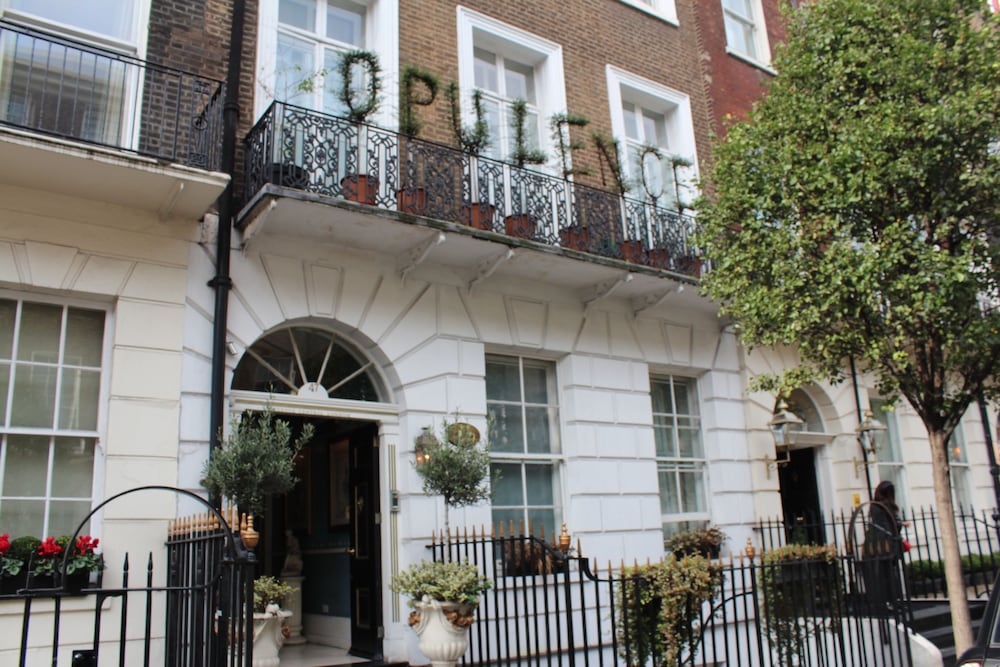 Opulence Centra London Hotel 2/75