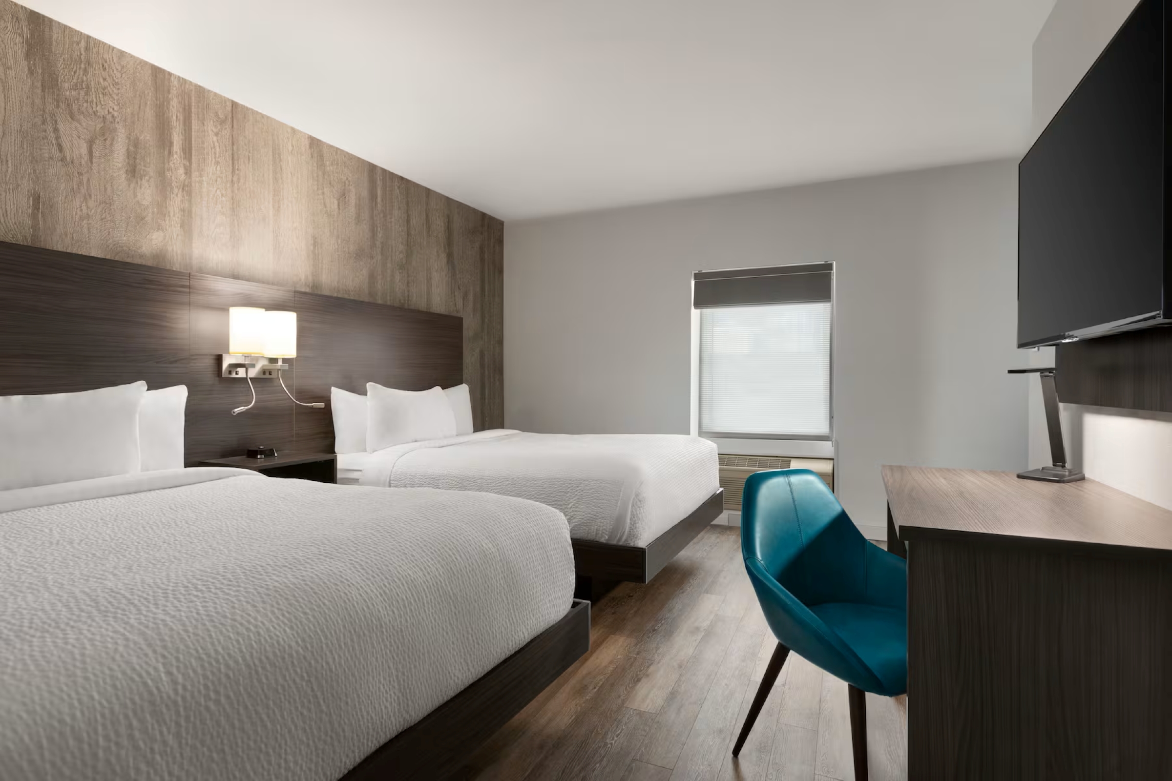 Efficiency, 3 Queen Beds