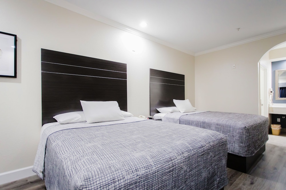 Scottish Inns & Suites Willowbrook Houston 10/33