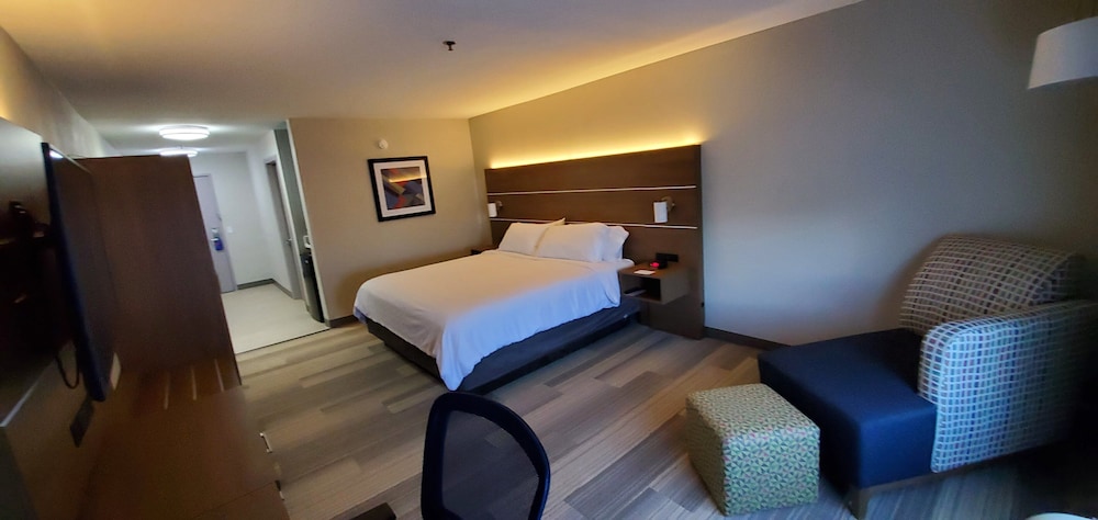 Holiday Inn Express Hotel And Suites Kinston 32/72